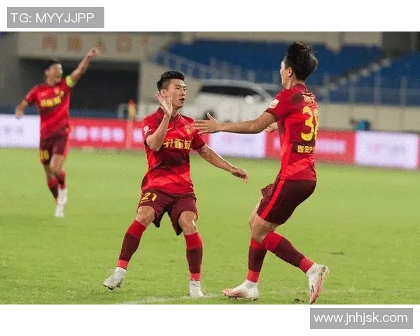 成都足球队以68分领跑大师赛积分榜展现强劲实力 成都足球队以68分领跑大师赛积分榜展现强劲实力